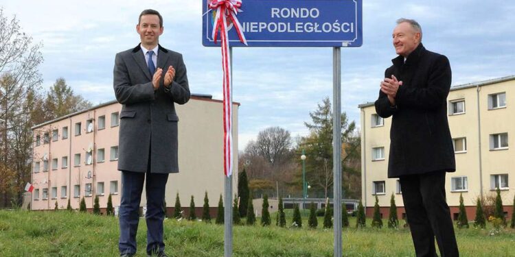 Dąb papieski i Rondo Niepodległości