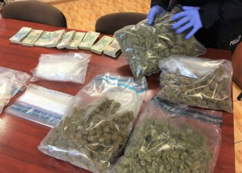 2 kilogramy narkotyków i 100 tysięcy złotych