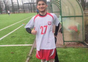 Z orzełkiem na piersi