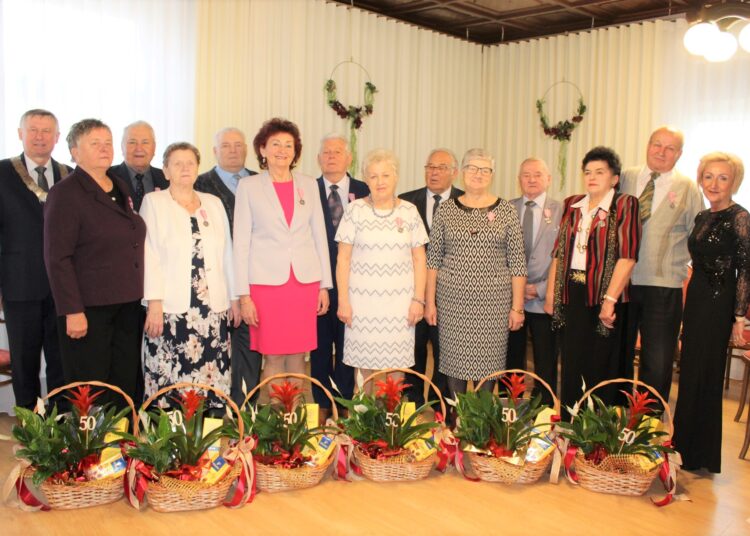 Oto pary z gminy Radłów, które w tym roku świętują 50-lecie pożycia małżeńskiego.