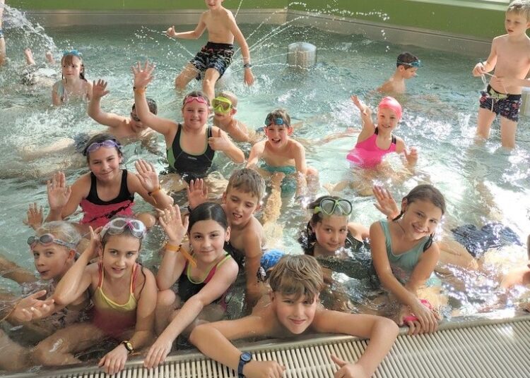 Z zajęć na pływalni łącznie skorzystało 91 dzieci. Warto dodać, że to nie jedyny program w tym zakresie realizowany przez gminę Rudniki.