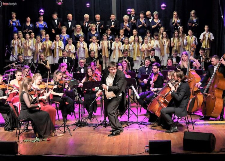 Na scenie zaprezentowała się Książęca Orkiestra Symfoniczna oraz trzy chóry.