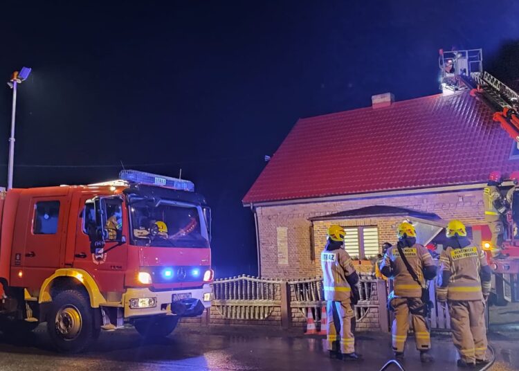 W Jastrzygowicach w budynku jednorodzinnym paliła się sadza w kominie.