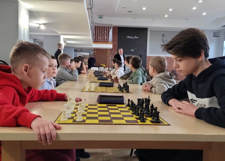 Co cieszy, w rudnickich turniejach szachowych udział biorą nie tylko dorośli, ale również młodzież i dzieci.