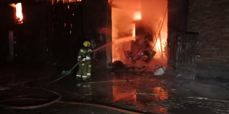 Całonocna walka z pożarem