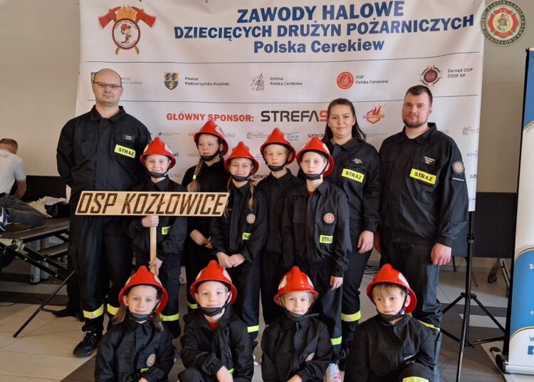 Dziecięca drużyna pożarnicza OSP Kozłowice debiut w pierwszych poważnych zawodach może zaliczyć do udanych.