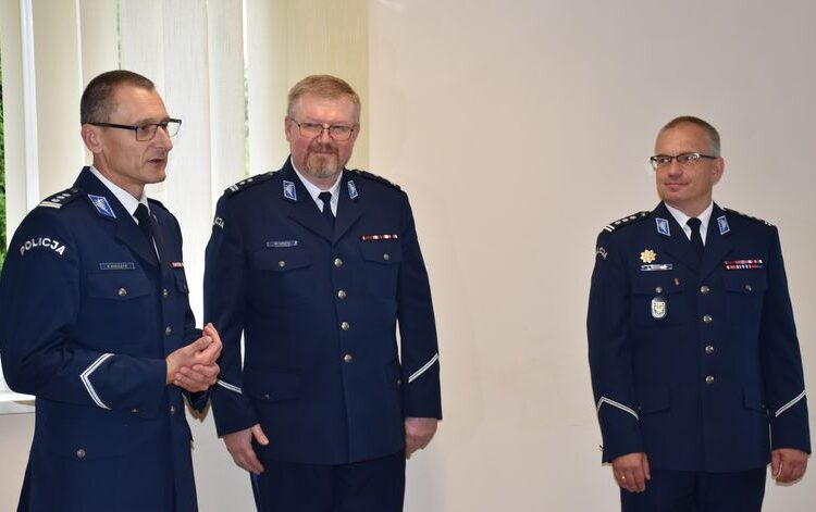 Nowym komendantem oleskiej policji został insp. Paweł Kolczyk (z lewej).