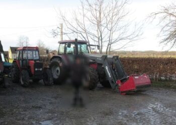 Ukradł 2 traktory, jednym wjechał do rowu