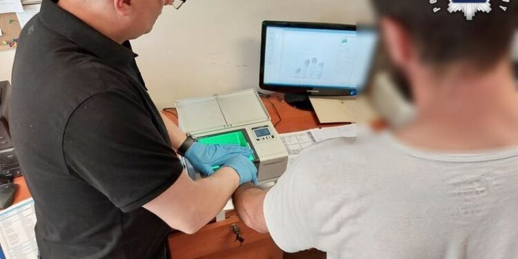 Był nietrzeźwy, stracił samochód, grozi mu deportacja