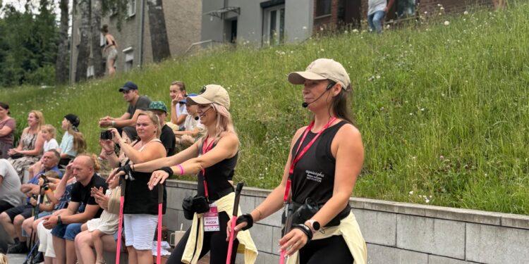 Muzycznym Krokiem z kijkami nordic walking