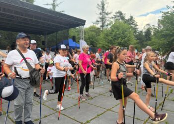 Muzycznym Krokiem z kijkami nordic walking