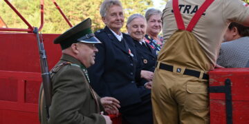 Dzielne strażaczki na muralu